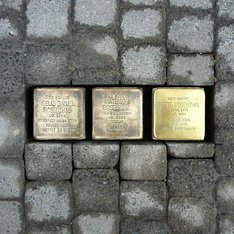In Hildburghausen erinnern "Stolpersteine" an das Schicksal der jüdischen Familie Selig- Rosenthal
