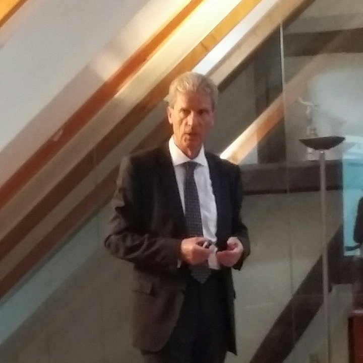 Bildungsminister Helmut Holter stellte in Schlsusingen den Entwurf des neuen Schulgesetzes vor