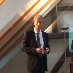 Bildungsminister Helmut Holter stellte in Schlsusingen den Entwurf des neuen Schulgesetzes vor